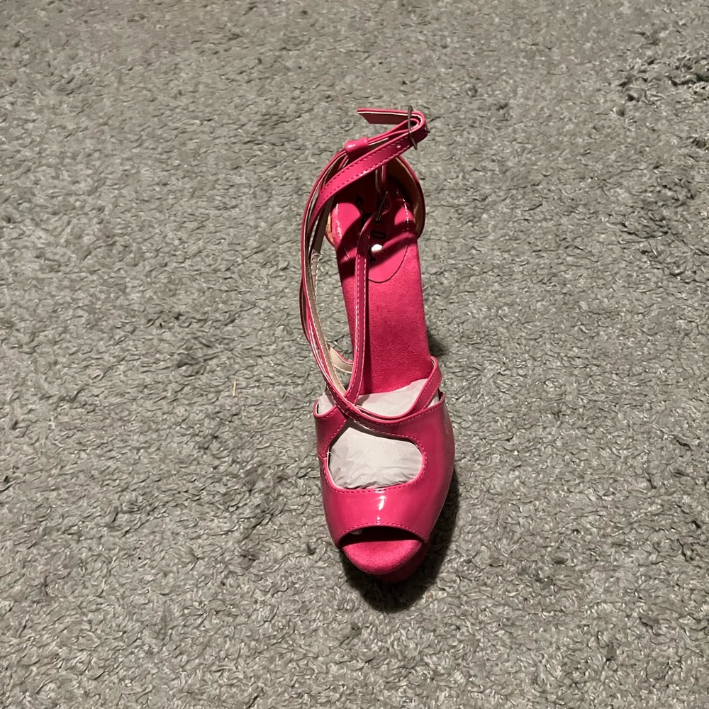 Ellie Platform heels Size 11 - Picture 10 of 12